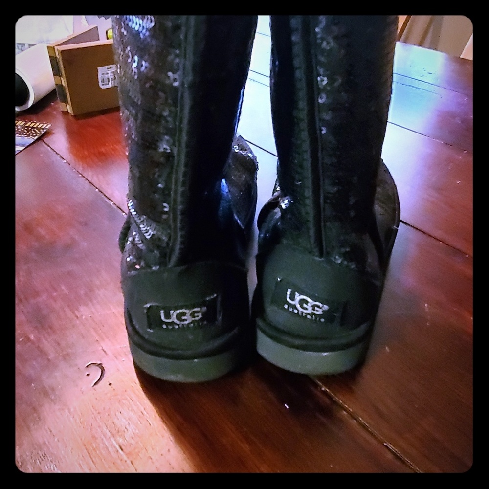 Size 6 uggs (real)
